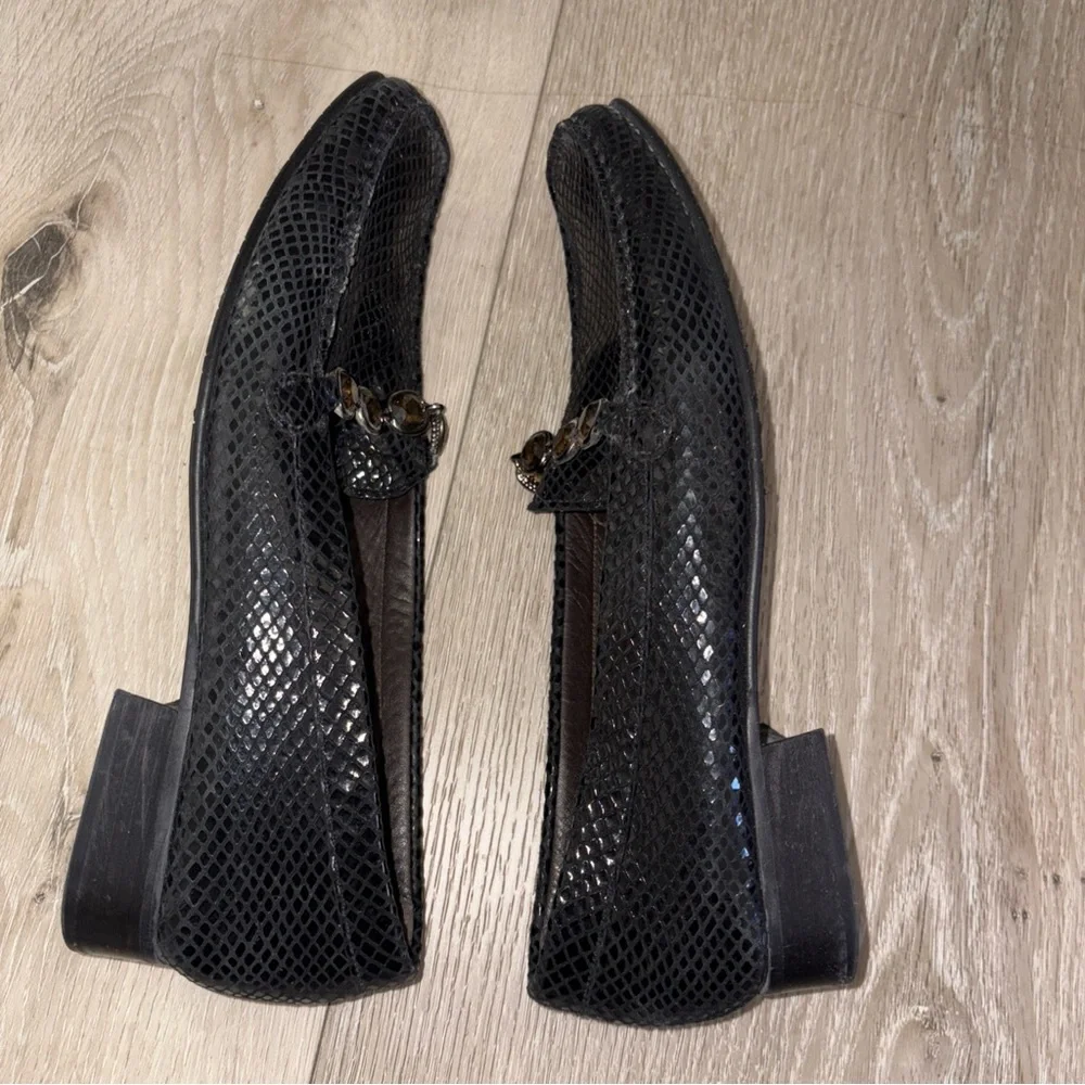 Black Stuart Weitzman Women's 8.5 N Snake Skin Slip-on Loafers W/ Rhinestones - Picture 10 of 14